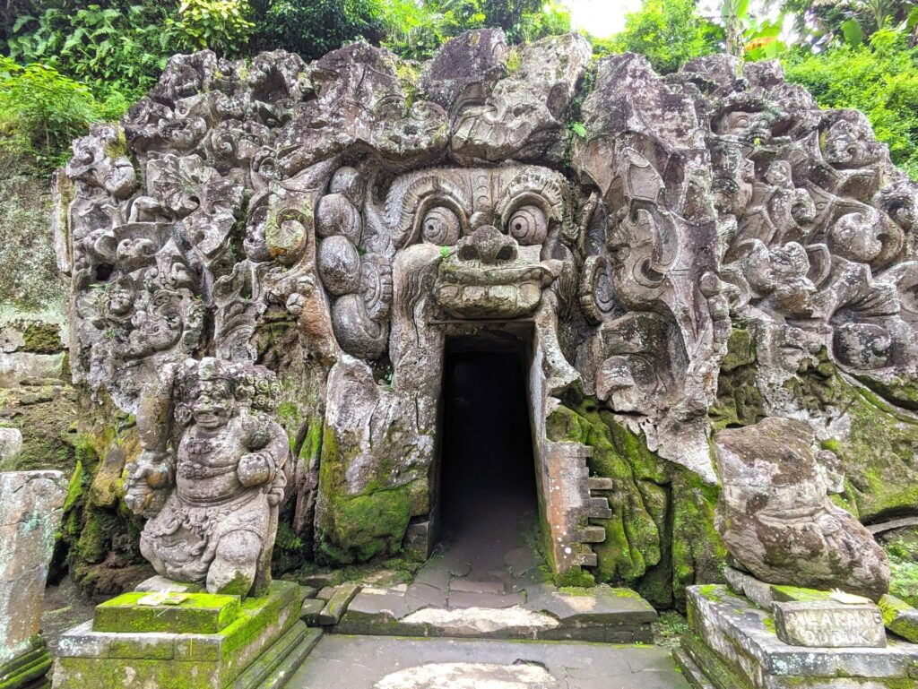 ゴアガジャ遺跡(象の洞窟)